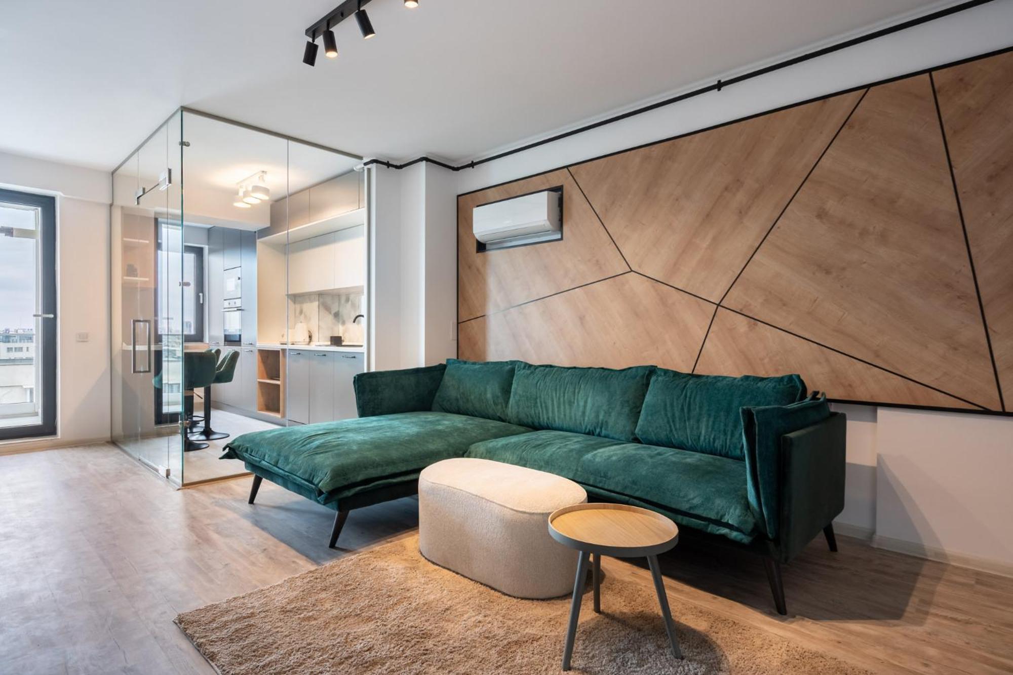 Classy Sassy - Elegant Escape In Timpuri Noi * Bucureşti