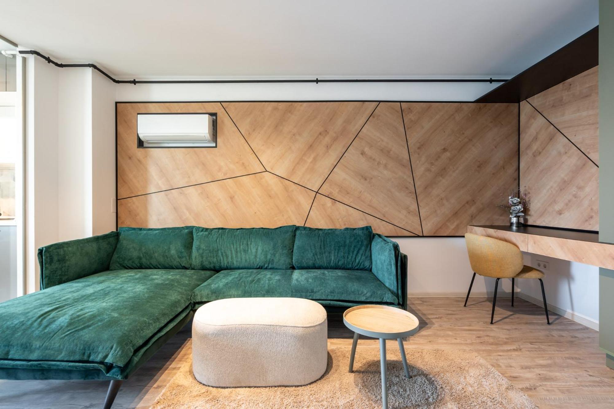 Classy Sassy - Elegant Escape In Timpuri Noi *